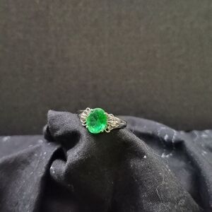 Elegant Green Emerald Ring